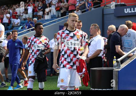 Oslo, Norvegia, 30th luglio, Donny van de Beek, Manchester United, seguito da Ethan Laird, Credit: Frode Arnesen/Alamy Live News Foto Stock