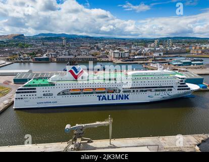 Leith, Scozia, Regno Unito. 30th luglio 2022. Vista del traghetto estone MS Victoria ormeggiato in un molo a Leith, Edimburgo. Il traghetto è stato acquistato per ospitare temporaneamente i rifugiati ucraini che sono arrivati in Scozia. I primi rifugiati si sono già spostati nelle cabine a bordo. Iain Masterton/Alamy Live News Foto Stock