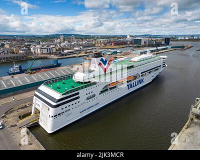 Leith, Scozia, Regno Unito. 30th luglio 2022. Vista del traghetto estone MS Victoria ormeggiato in un molo a Leith, Edimburgo. Il traghetto è stato acquistato per ospitare temporaneamente i rifugiati ucraini che sono arrivati in Scozia. I primi rifugiati si sono già spostati nelle cabine a bordo. Iain Masterton/Alamy Live News Foto Stock