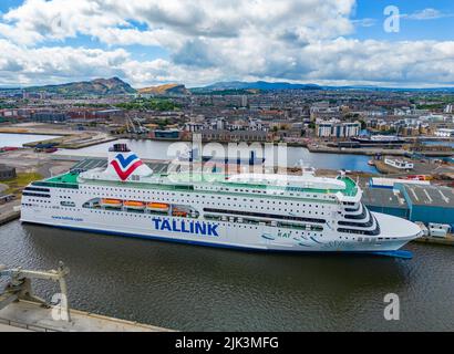 Leith, Scozia, Regno Unito. 30th luglio 2022. Vista del traghetto estone MS Victoria ormeggiato in un molo a Leith, Edimburgo. Il traghetto è stato acquistato per ospitare temporaneamente i rifugiati ucraini che sono arrivati in Scozia. I primi rifugiati si sono già spostati nelle cabine a bordo. Iain Masterton/Alamy Live News Foto Stock