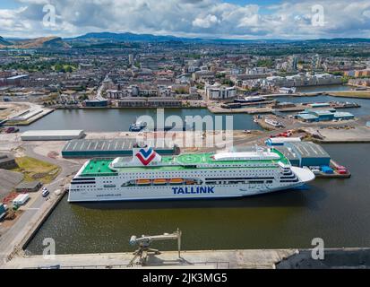 Leith, Scozia, Regno Unito. 30th luglio 2022. Vista del traghetto estone MS Victoria ormeggiato in un molo a Leith, Edimburgo. Il traghetto è stato acquistato per ospitare temporaneamente i rifugiati ucraini che sono arrivati in Scozia. I primi rifugiati si sono già spostati nelle cabine a bordo. Iain Masterton/Alamy Live News Foto Stock