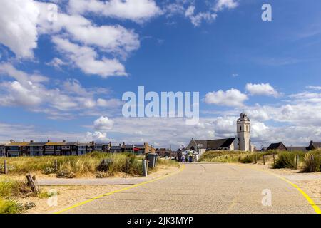 Vista di Andreaskerk (Chiesa di Andrew) situato sul lungomare e punto di riferimento locale a Katwijk, Olanda del Sud, Paesi Bassi. Foto Stock