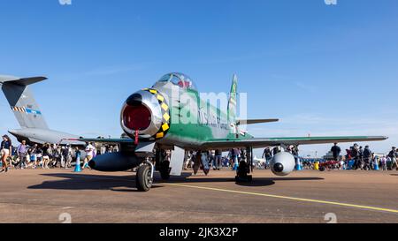 Canadair CL-13B F-86 Sabre ‘fu-675’ in esposizione statica al Royal International Air Tattoo festeggia il 75th° anniversario della forza aerea degli Stati Uniti Foto Stock