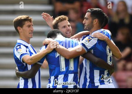 Bournemouth, Regno Unito. Bournemouth, Regno Unito. 30th luglio 2022. 30th luglio 2022; Vitality Stadium, Boscombe, Dorset, Inghilterra: Pre-stagione amichevole, AFC Bournemouth Versus Real Sociedad: Mikel Merino di Real Sociedad festeggia con la sua squadra segnando in 8th minuti 0-1 credito: Action Plus Sports Images/Alamy Live News Credit: Action Plus Sports Images/Alamy Live News Foto Stock