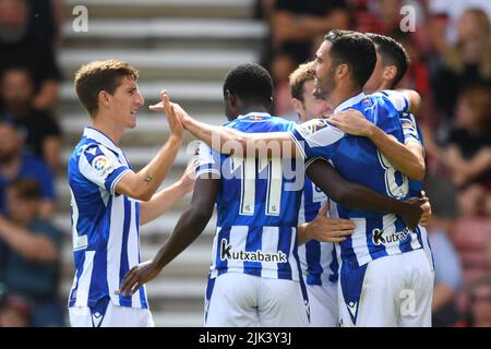 Bournemouth, Regno Unito. Bournemouth, Regno Unito. 30th luglio 2022. 30th luglio 2022; Vitality Stadium, Boscombe, Dorset, Inghilterra: Pre-stagione amichevole, AFC Bournemouth Versus Real Sociedad: Mikel Merino di Real Sociedad festeggia con la sua squadra segnando in 8th minuti 0-1 credito: Action Plus Sports Images/Alamy Live News Credit: Action Plus Sports Images/Alamy Live News Foto Stock