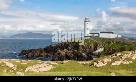 Fanad Lighthouse è un faro funzionante alla foce di Lough Swilly. E 'stato votato uno dei fari più belli del mondo e Foto Stock