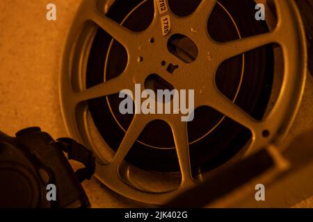 Dettagli della bobina di film antico in uno studio Foto Stock