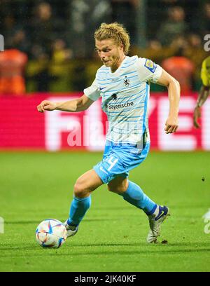 Monaco di Baviera, Germania. 29th luglio 2022. Jesper Verlaat, TSV1860 Nr. 4 in partita TSV 1860 München - BORUSSIA DORTMUND 0-3 DFB Pokal First Round il 29 luglio 2022 a Monaco di Baviera, Germania. Stagione 2022/2023. Credit: Peter Schatz/Alamy Live News Foto Stock