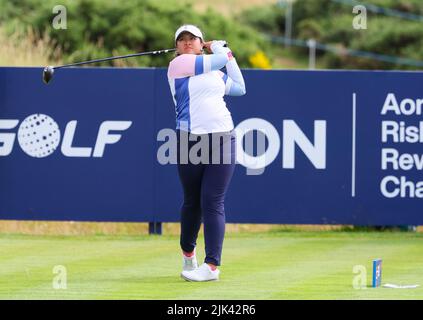 Irvine, Regno Unito. 30th luglio 2022. Il terzo round del Trust Golf Women's Scottish Golf ha avuto luogo con 75 giocatori che hanno fatto il taglio. La pioggia notturna pesante da venerdì a sabato ha fatto per un corso più morbido e più di prova. Lilia Vu teeing offa t il 13th. Credit: Findlay/Alamy Live News Foto Stock