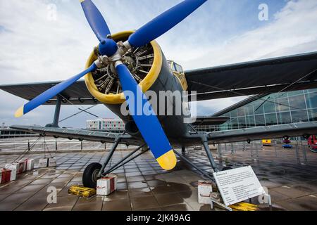 Aeroporto di Stoccarda, Germania, museo aereo open space, aereo sovietico fatto Antonov AN-2 in mostra Foto Stock