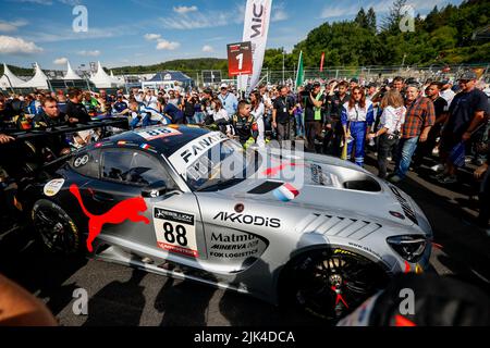 88 AMG Team AKKODIS ASP, Mercedes-AMG GT3 di Raffaele MARCIELLO, Daniel JUNCADELLA, Jules GOUNON, in azione, griglia di partenza, Grille de partono, durante la TotalEnergies 24 ore di Spa 2022, 7th round del Fanatec GT World Challenge Europe 2022 Powered by AWS, dal 27 al 31 luglio 2021 sul Circuit de Spa-Francorchamps, a Stavelot, Belgio - Foto Paul Vaicle / DPPI Foto Stock