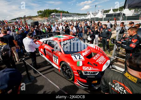 12 Audi Sport Team Tresor, Audi R8 LMS evo II GT3 di Christopher HAASE, Mattia DRUDI, Luca GHIOTTO, in azione, griglia di partenza, Grille de partono, durante la TotalEnergies 24 ore di Spa 2022, 7th round del Fanatec GT World Challenge Europe 2022 Powered by AWS, dal 27 al 31 luglio 2021 sul Circuit de Spa-Francorchamps, a Stavelot, Belgio - Foto Paul Vaicle / DPPI Foto Stock