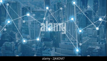 Immagine della rete di connessioni con punti luminosi sul paesaggio urbano Foto Stock