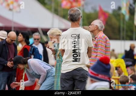 Malmesbury, Wiltshire, Regno Unito. 30th luglio 2022, Womad Festival, Charlton Park, Malmesbury, Wiltshire. Il WOMAD Festival ha tenuto il suo primo evento nel 1982 al Bath and West Showground di Shepton Mallet, Somerset. Nel corso degli ultimi 40 anni, l'organizzazione fronted Peter Gabriel ha ospitato festival in tutto il mondo, dalla Spagna alla Nuova Zelanda, dal Cile ad Abu Dhabi. Per il 40th° anniversario il suo festival più importante del Regno Unito si svolge questo fine settimana dal 28-30 luglio a Charlton Park. WOMAD - mondo della musica, delle arti e della danza. Credit: Casper Farrell Photography/Alamy Live News Foto Stock