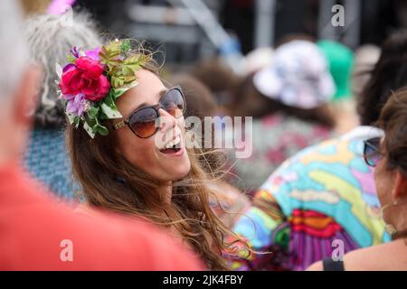 Malmesbury, Wiltshire, Regno Unito. 30th luglio 2022, Womad Festival, Charlton Park, Malmesbury, Wiltshire. Il WOMAD Festival ha tenuto il suo primo evento nel 1982 al Bath and West Showground di Shepton Mallet, Somerset. Nel corso degli ultimi 40 anni, l'organizzazione fronted Peter Gabriel ha ospitato festival in tutto il mondo, dalla Spagna alla Nuova Zelanda, dal Cile ad Abu Dhabi. Per il 40th° anniversario il suo festival più importante del Regno Unito si svolge questo fine settimana dal 28-30 luglio a Charlton Park. WOMAD - mondo della musica, delle arti e della danza. Credit: Casper Farrell Photography/Alamy Live News Foto Stock