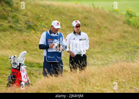 Irvine, Regno Unito. 30th luglio 2022. Il terzo round del Trust Golf Women's Scottish Golf ha avuto luogo con 75 giocatori che hanno fatto il taglio. La pioggia notturna pesante da venerdì a sabato ha fatto per un corso più morbido e più di prova. Hyo Joo Kim nel grezzo al fairway 8th. Credit: Findlay/Alamy Live News Foto Stock