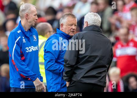 Middlesbrough, Regno Unito. 30th luglio 2022. Chris Wilder manager di Middlesbrough scrolla le mani con Steve Bruce manager di West Bromwich Albion a tempo pieno a Middlesbrough, Regno Unito il 7/30/2022. (Foto di James Heaton/News Images/Sipa USA) Credit: Sipa USA/Alamy Live News Foto Stock