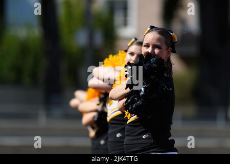 Monaco di Baviera, Germania. 30th luglio 2022. Munich Cowboys Cheerleader prima della partita Erima GFL tra Munich Cowboys e Schwaebisch Hall Unicorns a Dantestadion, Monaco di Baviera. (Foto: Sven Beyrich/Sports Press Photo/C - UN'ORA DI SCADENZA - ATTIVA FTP SOLO SE LE IMMAGINI HANNO MENO DI UN'ORA - Alamy) credito: SPP Sport Press Photo. /Alamy Live News Foto Stock