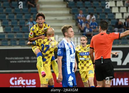 Daichi Hayashi di STVV festeggia dopo aver segnato durante una partita di calcio tra KAA Gent e Sint-Truidense VV, sabato 30 luglio 2022 a Gent, il giorno 2/34 della prima divisione del campionato belga 'Jupiler Pro League' 2022-2023. BELGA FOTO JOHN THYS Foto Stock