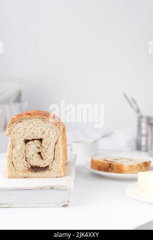 cannella swirl pane, cannella dolce farcita di pane Foto Stock