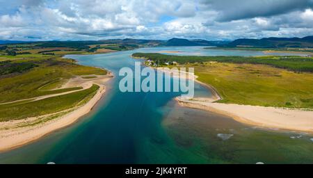 Vista aerea dell'insenatura costiera a Littleferry e Loch Fleet, Golspie, Sutherland, Scozia, Regno Unito Foto Stock