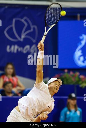 UMAGO, CROAZIA - LUGLIO 30: Jannik Sinner d’Italia gioca contro Franco Agamenone d’Italia durante la semifinale maschile il giorno 7 dell’Umag 2022 Croatia Open allo stadio ATP Goran Ivanisevic il 30 luglio 2022 a Umago, Croazia. Foto: Jurica Galoic/PIXSELL Foto Stock