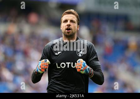 Cardiff, Regno Unito. 30th luglio 2022. Tim Krul, il portiere di Norwich City reagisce. EFL Skybet Championship Match, Cardiff City contro Norwich City al Cardiff City Stadium di Cardiff, Galles, sabato 30th luglio 2022. Questa immagine può essere utilizzata solo a scopo editoriale. Solo per uso editoriale, licenza richiesta per uso commerciale. Nessun uso in scommesse, giochi o un singolo club/campionato/player pubblicazioni. pic di Andrew Orchard/Andrew Orchard sport fotografia/Alamy Live news credito: Andrew Orchard sport fotografia/Alamy Live News Foto Stock