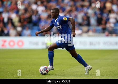 Cardiff, Regno Unito. 30th luglio 2022. Jamilu Collins della città di Cardiff in azione. EFL Skybet Championship Match, Cardiff City contro Norwich City al Cardiff City Stadium di Cardiff, Galles, sabato 30th luglio 2022. Questa immagine può essere utilizzata solo a scopo editoriale. Solo per uso editoriale, licenza richiesta per uso commerciale. Nessun uso in scommesse, giochi o un singolo club/campionato/player pubblicazioni. pic di Andrew Orchard/Andrew Orchard sport fotografia/Alamy Live news credito: Andrew Orchard sport fotografia/Alamy Live News Foto Stock