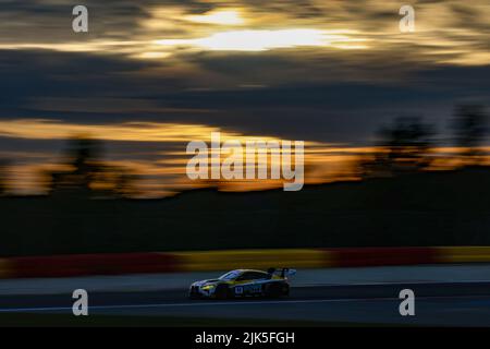 98 Rowe Racing, BMW M4 GT3 di Augusto FARFUS, Nicholas YELLOLY, Nicky CATSBURG, in azione durante la TotalEnergies 24 ore di Spa 2022, 7th round del Fanatec GT World Challenge Europe Powered by AWS, dal 27 al 31 luglio 2022 2021 sul circuito di Spa-Francorchamps, a Stavelot, Belgio - Foto Paul Vaicle / DPPI Foto Stock