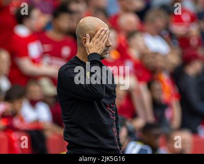 Leicester. 31st luglio 2022. Il direttore di Manchester City, Pep Guardiola, sembra essere sconsolato durante la partita della Community Shield inglese tra Liverpool e Manchester City a Leicester, Gran Bretagna, il 30 luglio 2022. Credit: Xinhua/Alamy Live News Foto Stock