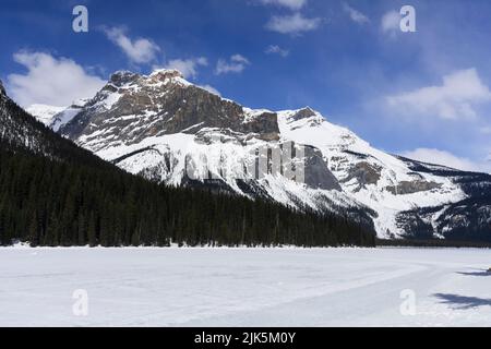 Emerald Lake in inverno, Yoho National Park, British Columbia, Canada. Foto Stock