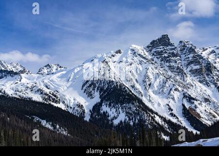 Le montagne di Selkirk come visto da Rogers Pass, British Columbia, Canada. Foto Stock