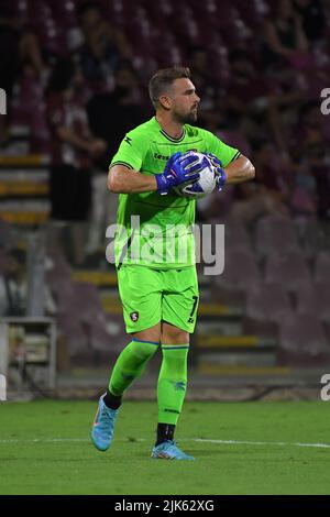 SALERNO, ITALIA - LUGLIO 30: Alessandro Micai di Salernitana durante il Trofeo Angelo Iervolino con Adana Demirspor, Reggina 1914 e US Salernitana a Stad Foto Stock