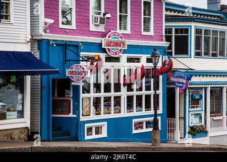 BAR HARBOR, MAINE, USA - 9 AGOSTO 2010: Famoso pub e ristorante Geddy's di fronte Foto Stock