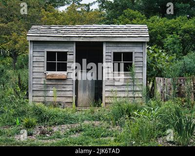 Piccola baracca di legno abbandonata e vuota vicino a Kingsville, Missouri Foto Stock