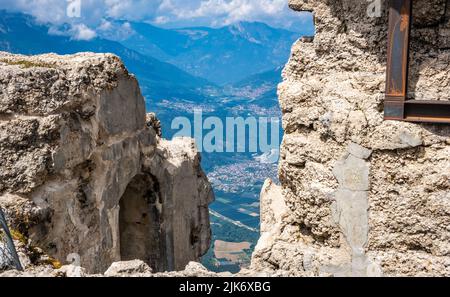 Forte Spitz Verle: La fortificazione austriaca della prima guerra mondiale situata sulla sommità del Pizzo di Levico Terme, Trentino Alto Adige, Italia Foto Stock