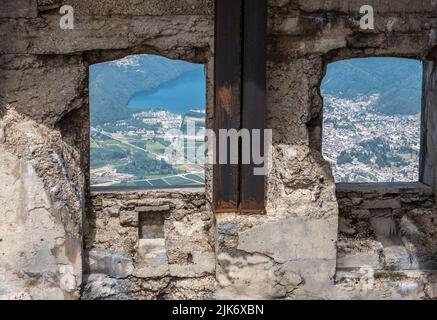 Forte Spitz Verle: La fortificazione austriaca della prima guerra mondiale situata sulla sommità del Pizzo di Levico Terme, Trentino Alto Adige, Italia Foto Stock