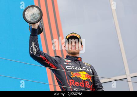 Magyorod, Ungheria. Luglio 31th 2022. Formula 1 Gran Premio d'Ungheria a Hungaroring, Ungheria. Nella foto: Max Verstappen (NLD) di Red Bull Racing, vincitore della gara © Piotr Zajac/Alamy Live News Foto Stock