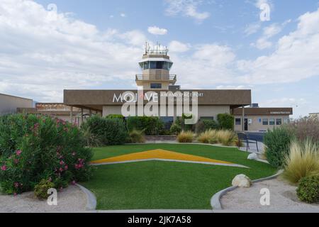 Porto aereo e spaziale di Mojave presso il Rutan Field nel deserto del Mojave. Questo campo d'aviazione funge anche da deposito aereo, parcheggio e deposito. Foto Stock