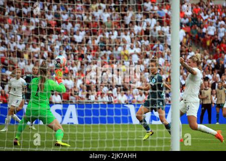 Londra, Regno Unito. 31st luglio 2022. Lina Magull of Germany Women (M) segna il suo obiettivo team 1st. UEFA Women's Euro England 2022 Final, England Women / Germany Women al Wembley Stadium di Londra domenica 31st luglio 2022. Questa immagine può essere utilizzata solo a scopo editoriale. Solo per uso editoriale, licenza richiesta per uso commerciale. Nessun uso in scommesse, giochi o un singolo club/campionato/player pubblicazioni. pic di Steffan Bowen/Andrew Orchard sport fotografia/Alamy Live news credito: Andrew Orchard sport fotografia/Alamy Live News Foto Stock