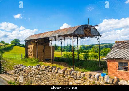 Terreni agricoli vicino a Ubley-un piccolo villaggio e parrocchia civile all'interno della Valle di Chew a Bath e Somerset nord-est, al lago di Blagdon, luglio 2022 Foto Stock