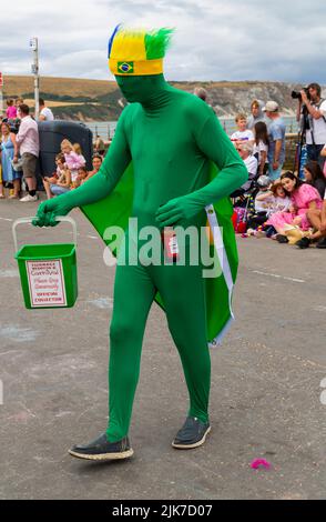 Swanage, Dorset, Regno Unito. 31st luglio 2022. Migliaia di persone si accorrono al Carnevale di Swanage per vedere la sfilata di processione sul tema di una volta in un caldo pomeriggio di sole. Credit: Carolyn Jenkins/Alamy Live News Foto Stock