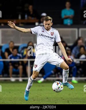 San Jose, Stati Uniti. 31st luglio 2022. 30 luglio 2022 San Jose, CA USA Real Salt Lake Defender Andrew Brody (2) controlla la palla sul campo durante la partita MLS tra Real Salt Lake e i terremoti di San Jose. Il gioco termina 2-2 cravatta a PayPal Park San Jose Calif. Thurman James/CSM credito: CAL Sport Media/Alamy Live News Foto Stock