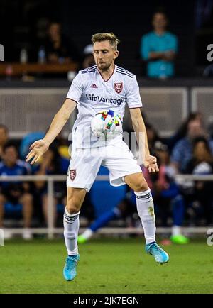 San Jose, Stati Uniti. 31st luglio 2022. 30 luglio 2022 San Jose, CA USA Real Salt Lake Defender Andrew Brody (2) controlla la palla con il suo corpo durante la partita MLS tra Real Salt Lake e i terremoti di San Jose. Il gioco termina 2-2 cravatta a PayPal Park San Jose Calif. Thurman James/CSM credito: CAL Sport Media/Alamy Live News Foto Stock