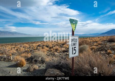 Il lago Walker è una vista interessante nei deserti del Nevada, USA. Foto Stock