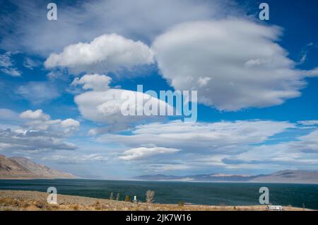 Il lago Walker è una vista interessante nei deserti del Nevada, USA. Foto Stock