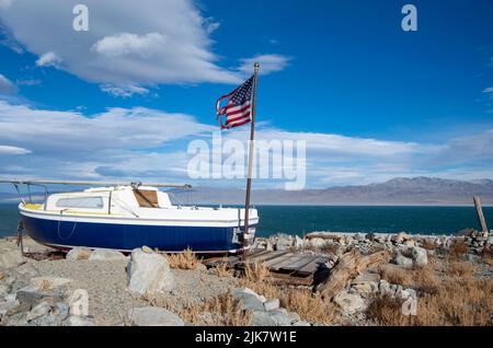 Il lago Walker è una vista interessante nei deserti del Nevada, USA. Foto Stock