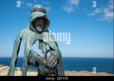 Statua di bronzo delle Galos al castello di Tintagel, Cornovaglia, Regno Unito Foto Stock