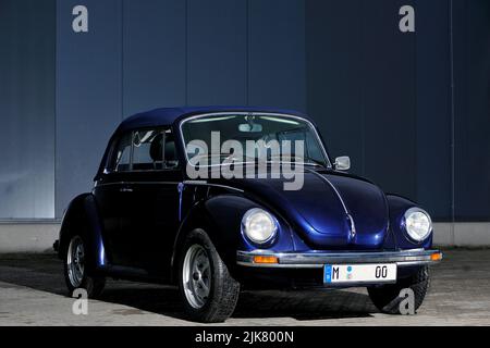 Volkswagen Beetle, auto auto auto classic, VW Beetle, retro, lucido, velocità, sterzo, strada, stile, trasporto, trasporto, veicolo, vibrazioni retrò, Foto Stock