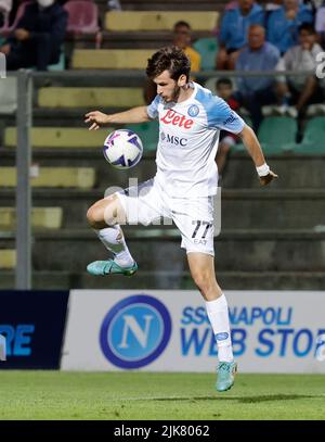 31st luglio 2022; Stadio Patin, Castel di Sangro, Italia; Calcio Pre-Seaon amichevole, SSC Napoli contro RCD Mallorca: Khvicha Kvaratskhelia di Napoli Foto Stock